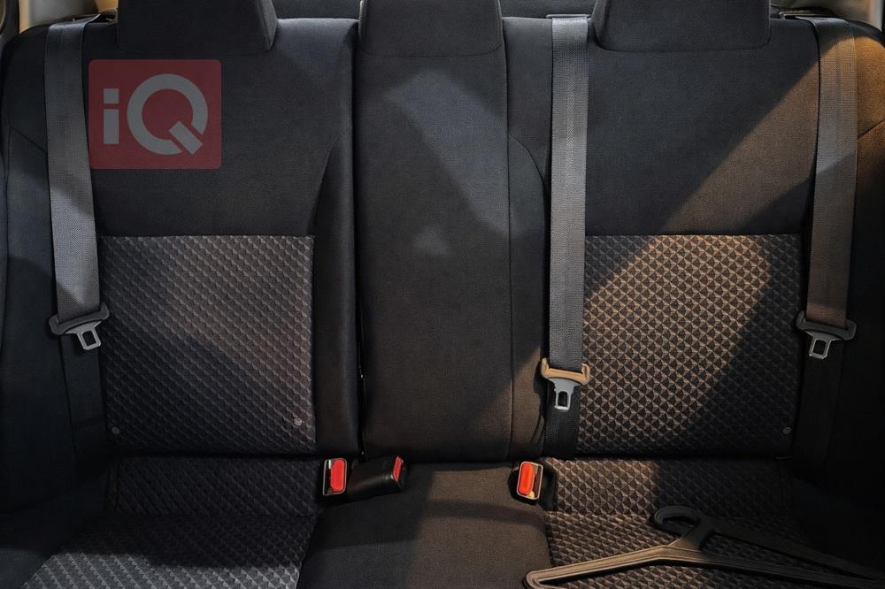 نيسان فيرسا